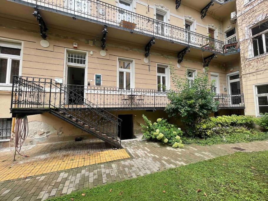 Knezits Spacious Ac Terrace Free Parking Budapest Eksteriør bilde